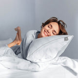 Erholsamer Schlaf mit dem Bettwäsche Set: Ganzjahres-Decke smart® Soft Blanket und ein smart® Soft Pillow Kissen mit PrimaLoft Bio Füllung aus biologisch abbaubaren Recyclingfasern
