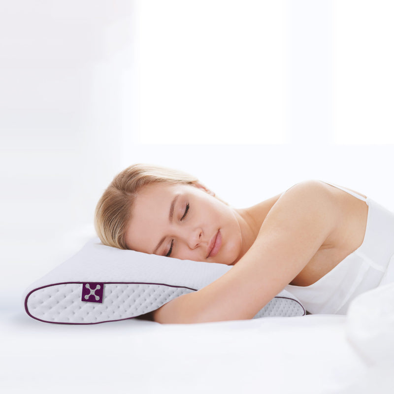 Großes flaches Entspannungs Kissen aus Memory Schaum mit niedriger Höhe für Bauchschläfer mit niedriger Höhe für die Entlastung der Wirbelsäule in Bauchlage und erholsamen Schlaf.